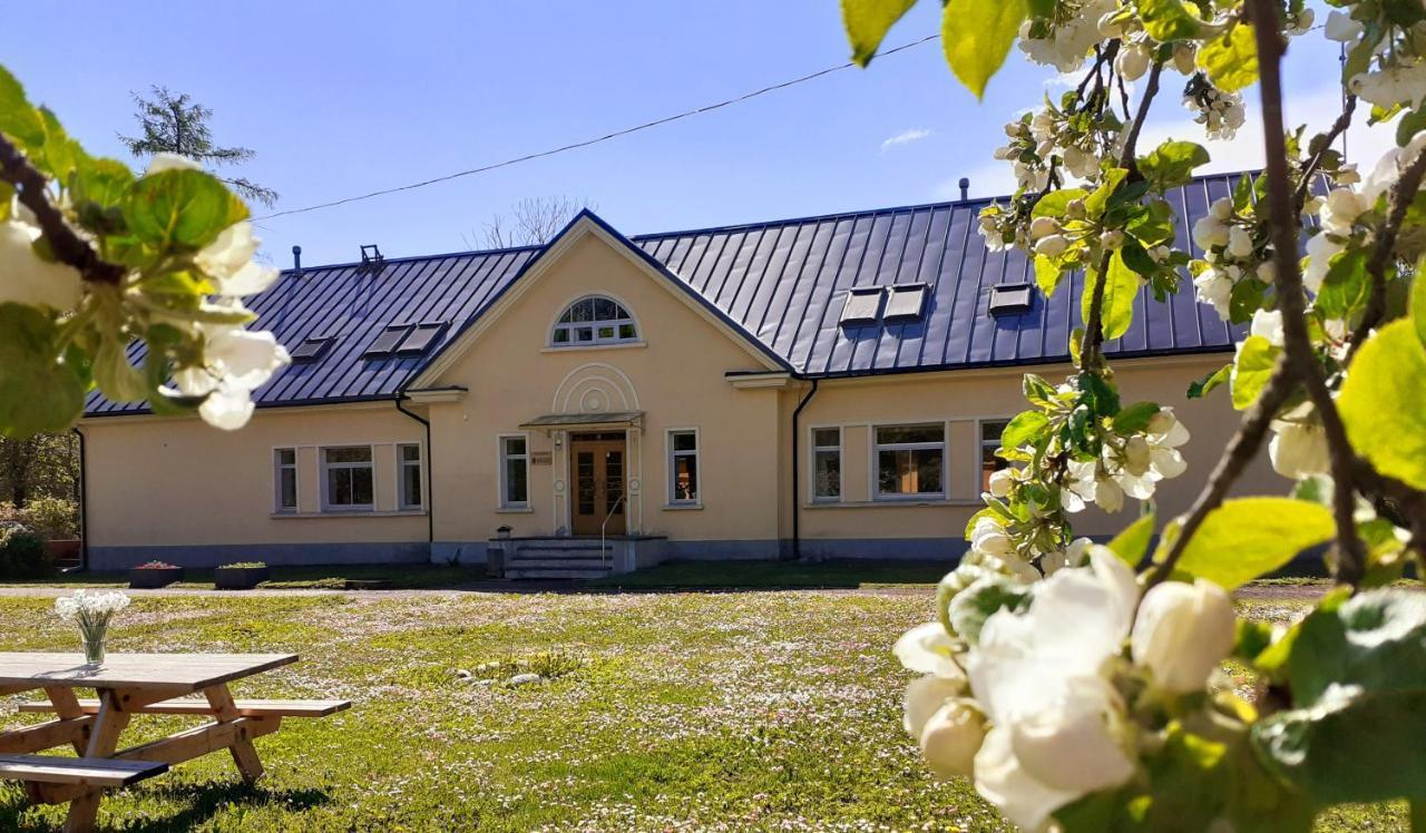 Kuelalistemaja Kukruse Residents Hotel Kohtla-Jarve Exterior photo