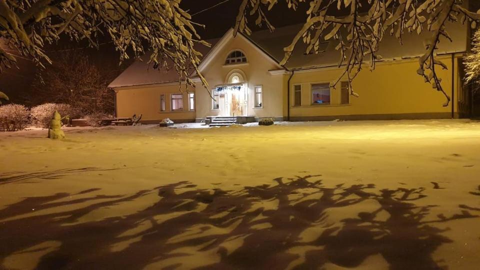 Kuelalistemaja Kukruse Residents Hotel Kohtla-Jarve Exterior photo